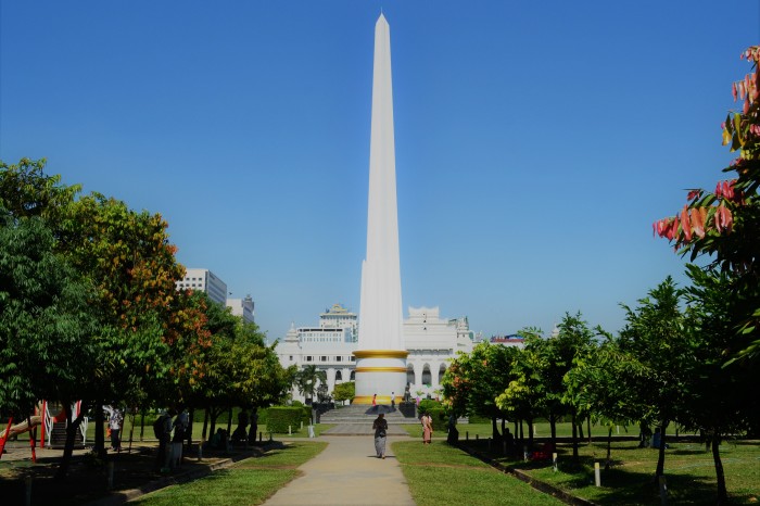 monumento independencia yangon