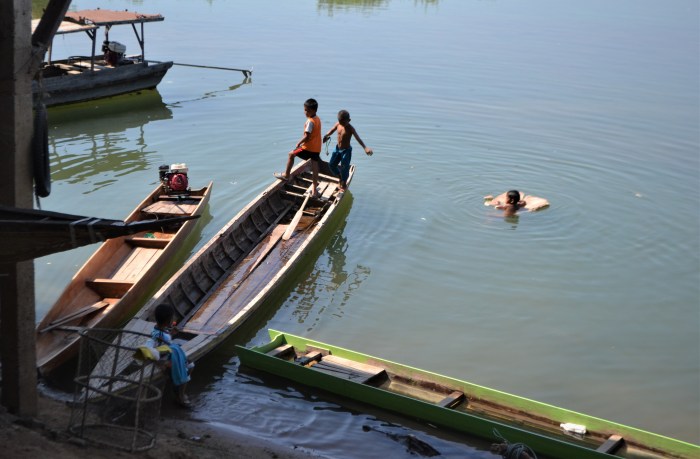 niños jugando don det mekong