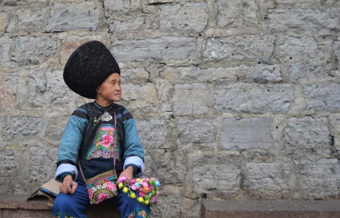 traje típico fenghuang china