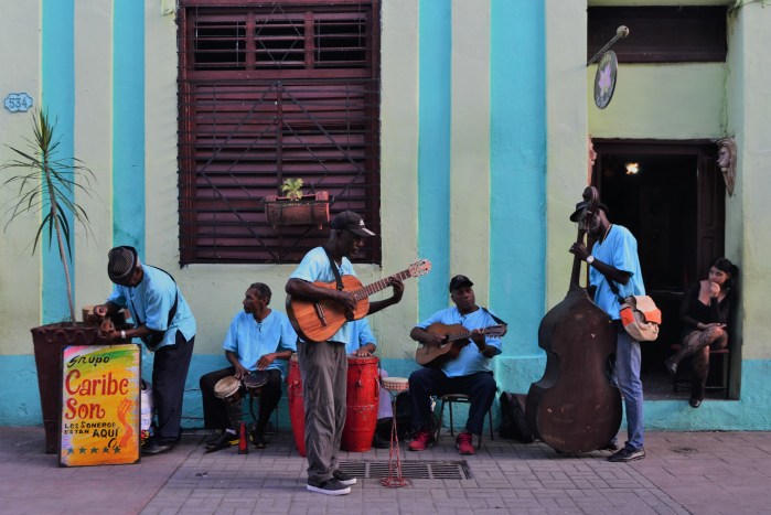 Música en las calles de Cuba