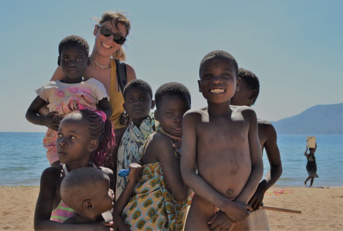 Jugando en lago Malaui