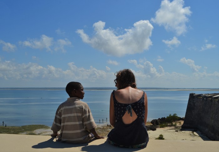 Ángela en el fuerte de Ilha