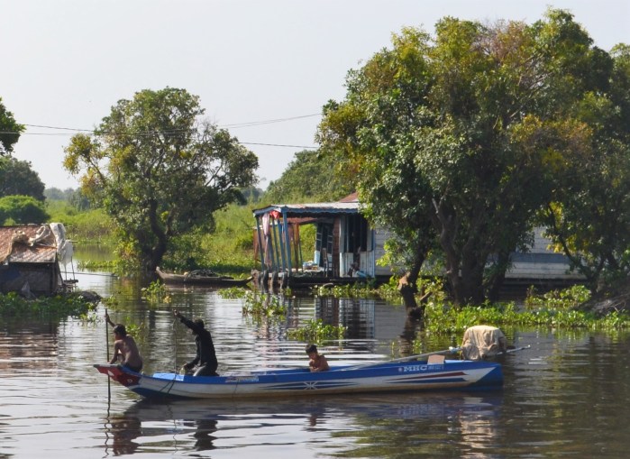 Pescando en Tonlé Sap