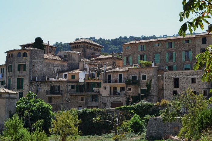 Tramuntana pueblo Valldemossa